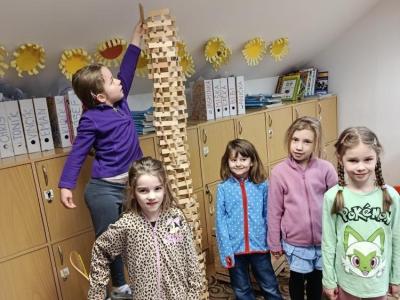 Kdo si hraje, nezlobí