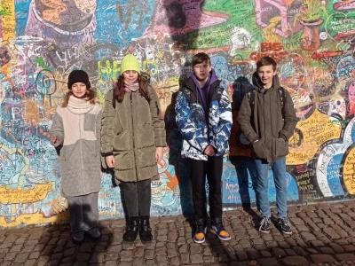 Ukrajinští žáci na procházce Prahou