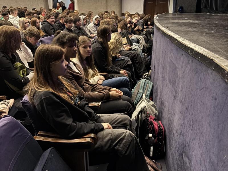 Žáci 8. B na muzikálu "JAK"